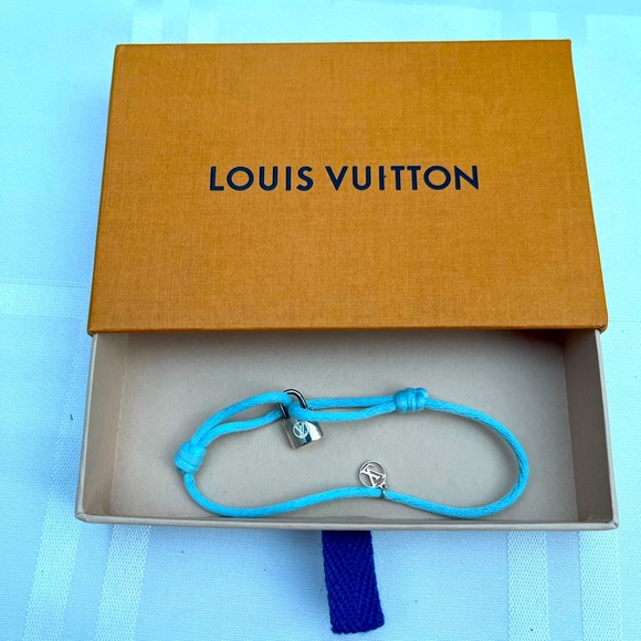 Louis Vuitton Silver Lockit X Doudou Bracelet, Adjustable Baby Blue Cord - Picture 3 of 11